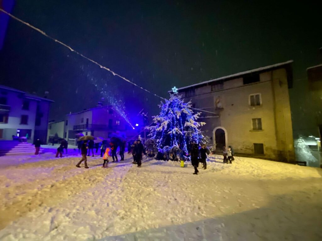 accensione dell'albero di natale a Sirta - Forcola - Pro loco La Caürga